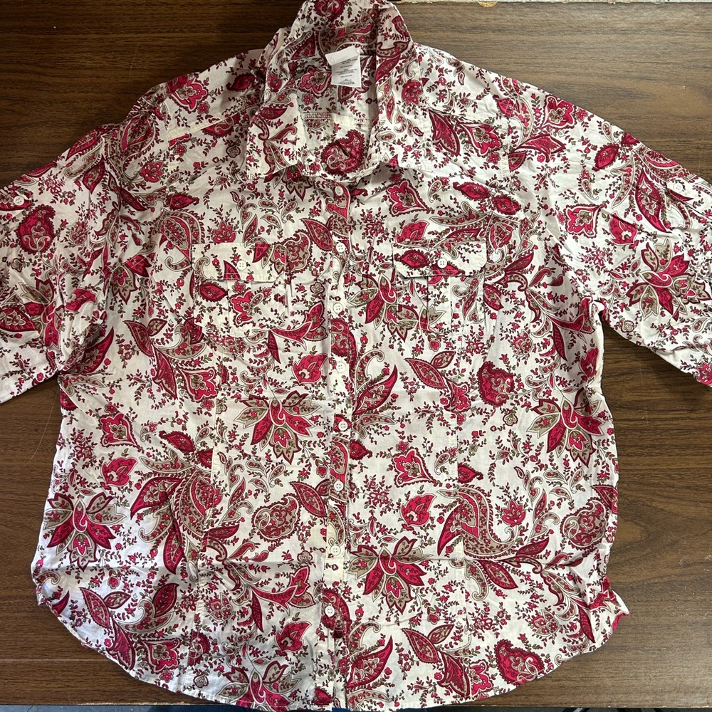 Women’s lightweight plus size blouse perfect for the warm weather